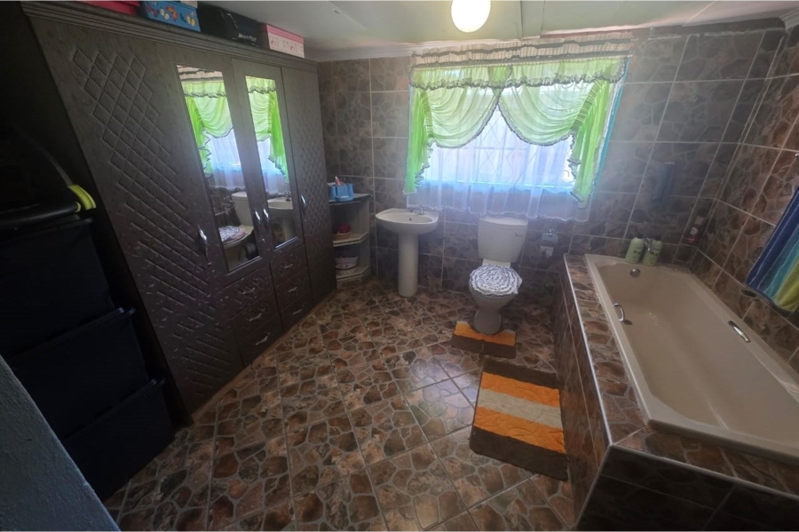 2 Bedroom Property for Sale in Roodepan Northern Cape
